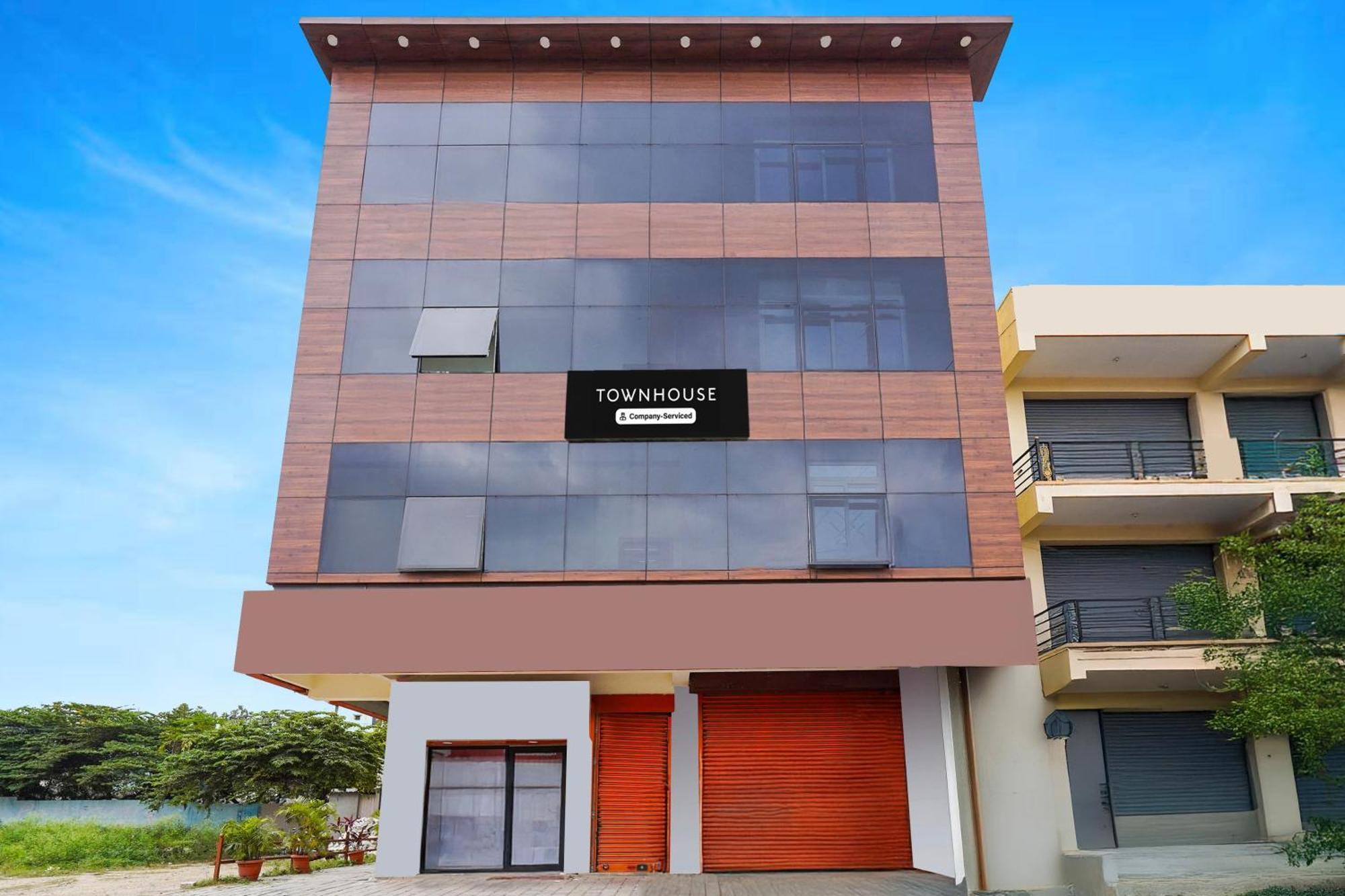 Townhouse Bidadi Formerly Royal Garuda Exterior photo