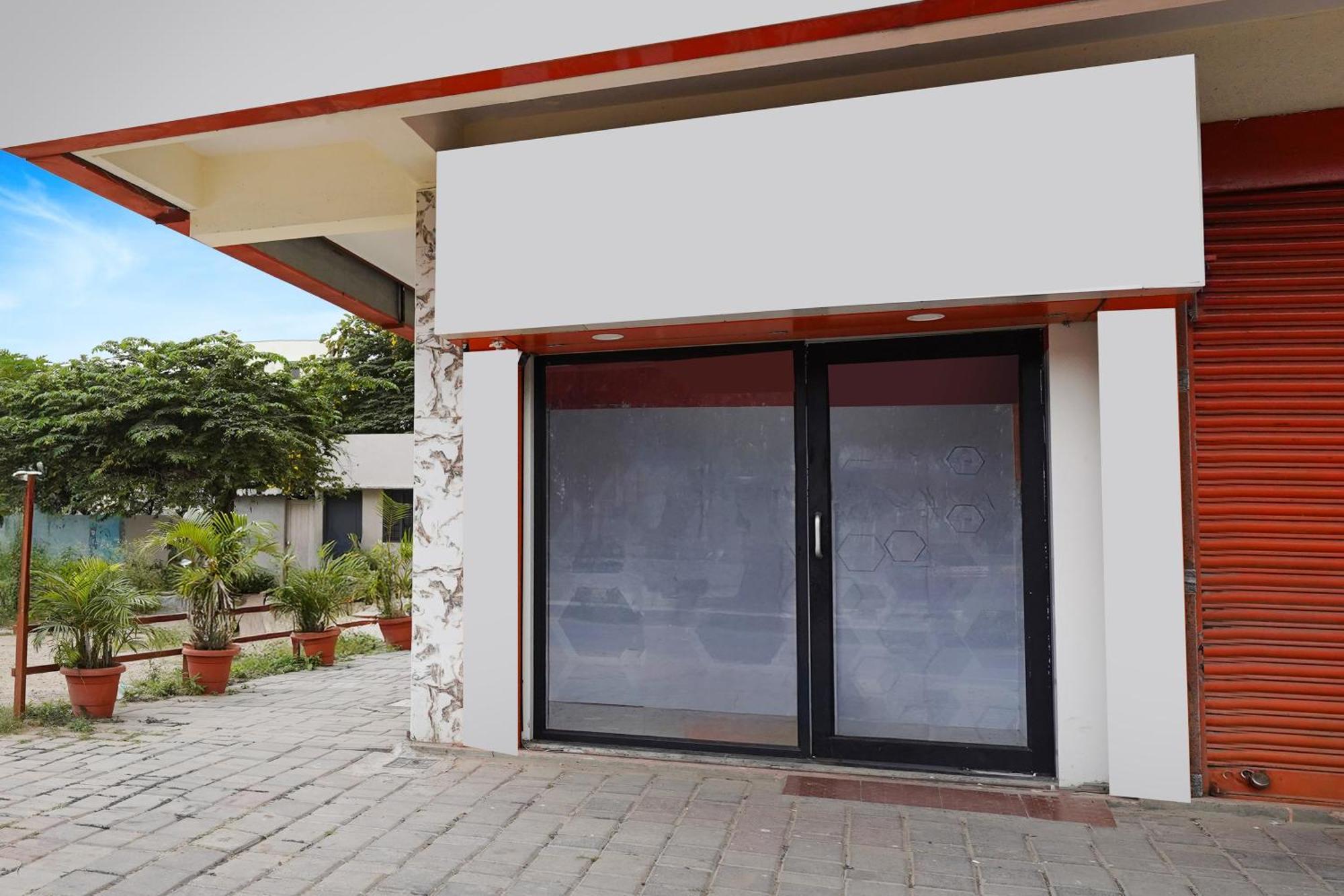 Townhouse Bidadi Formerly Royal Garuda Exterior photo
